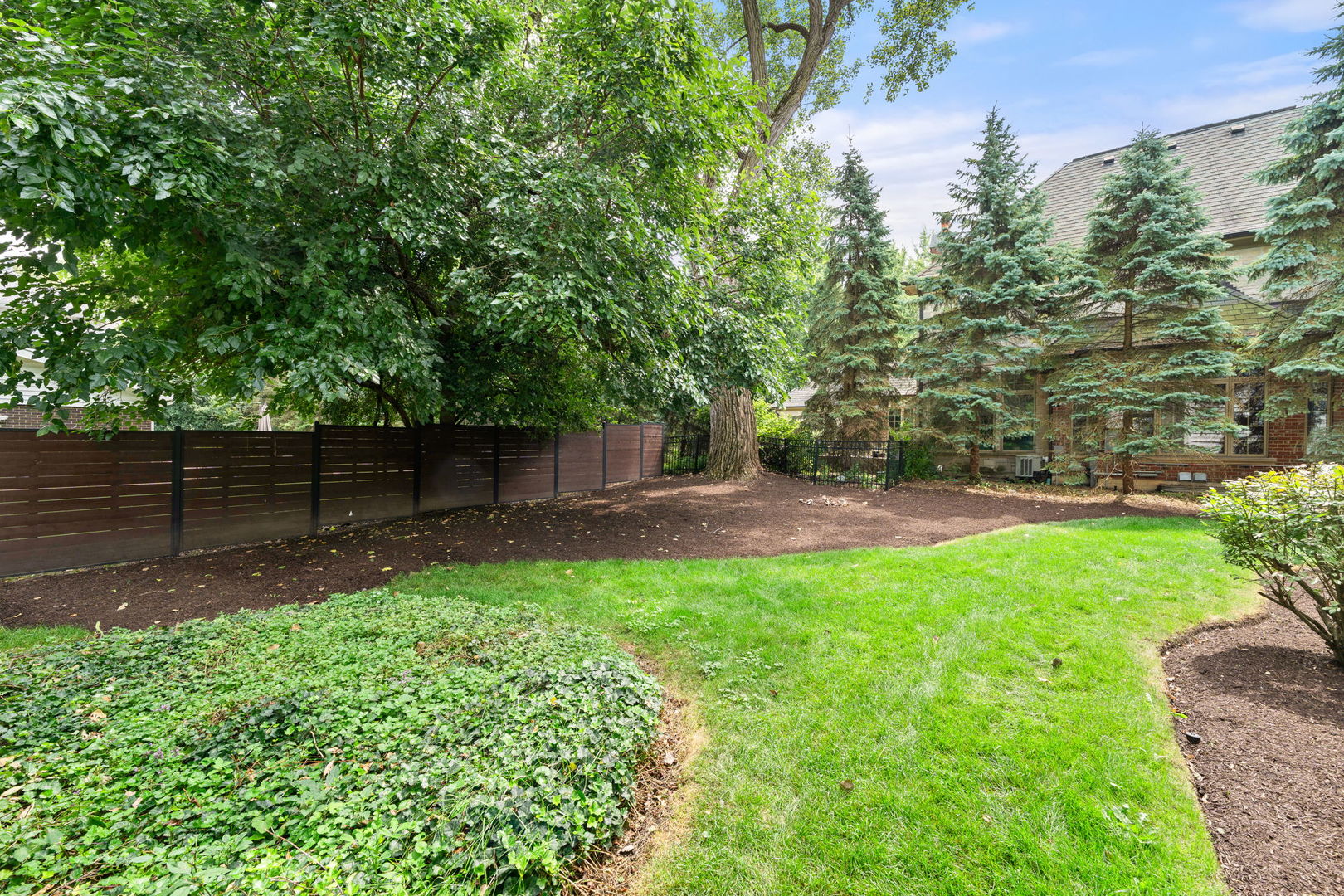 Wheaton, Illinois, 60187, United States, 6 Bedrooms Bedrooms, ,5 BathroomsBathrooms,Residential,Active,1926883