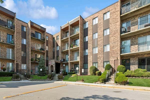 625 W HUNTINGTON COMMONS RD APT 105, MOUNT PROSPECT, IL 60056 - Image 1