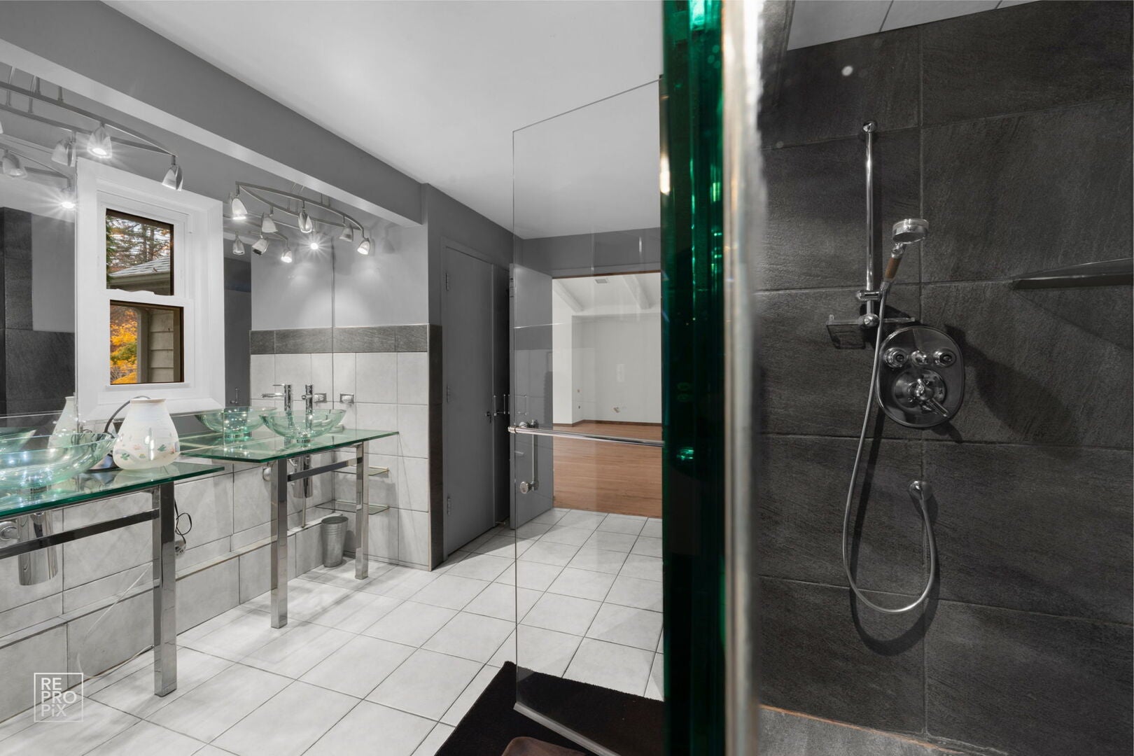 Wadsworth, Illinois, 60083, United States, 5 Bedrooms Bedrooms, ,6 BathroomsBathrooms,Residential,Active,1989775