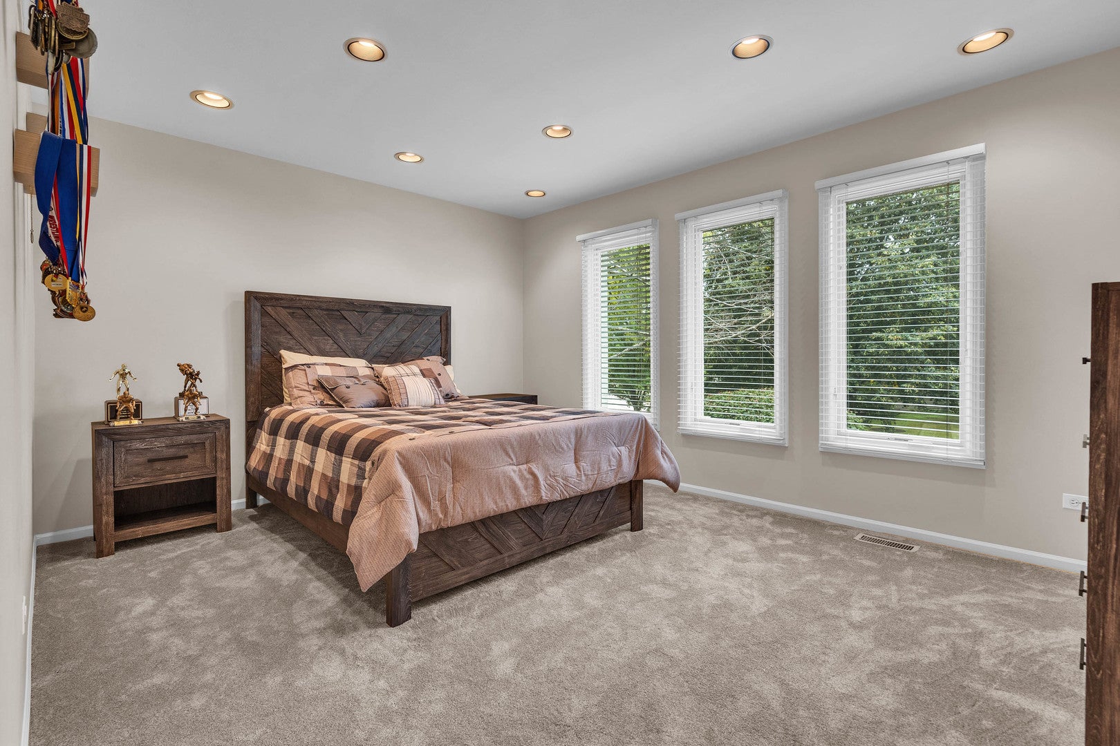 Buffalo Grove, Illinois, 60089, United States, 5 Bedrooms Bedrooms, ,5 BathroomsBathrooms,Residential,Active,1922274