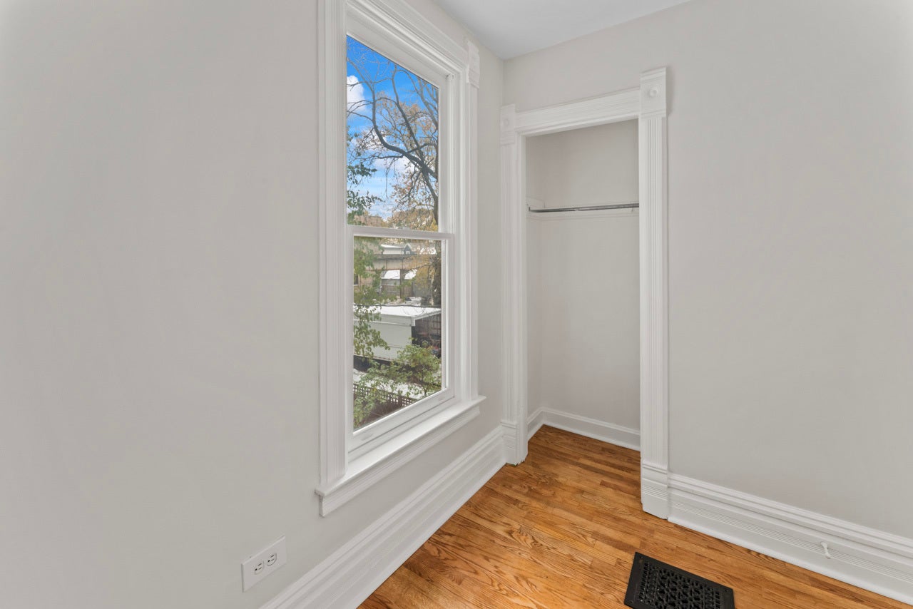 Chicago, Illinois, 60625, United States, 3 Bedrooms Bedrooms, ,2 BathroomsBathrooms,Residential,Active,1990017