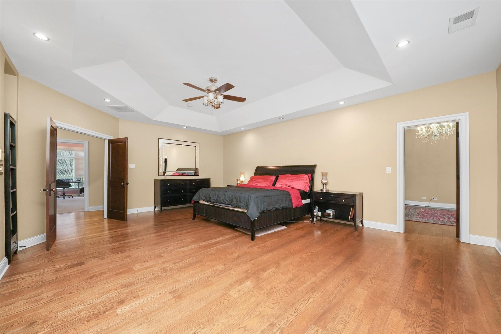 Willow Springs, Illinois, 60480, United States, 5 Bedrooms Bedrooms, ,5 BathroomsBathrooms,Residential,Active,1988455