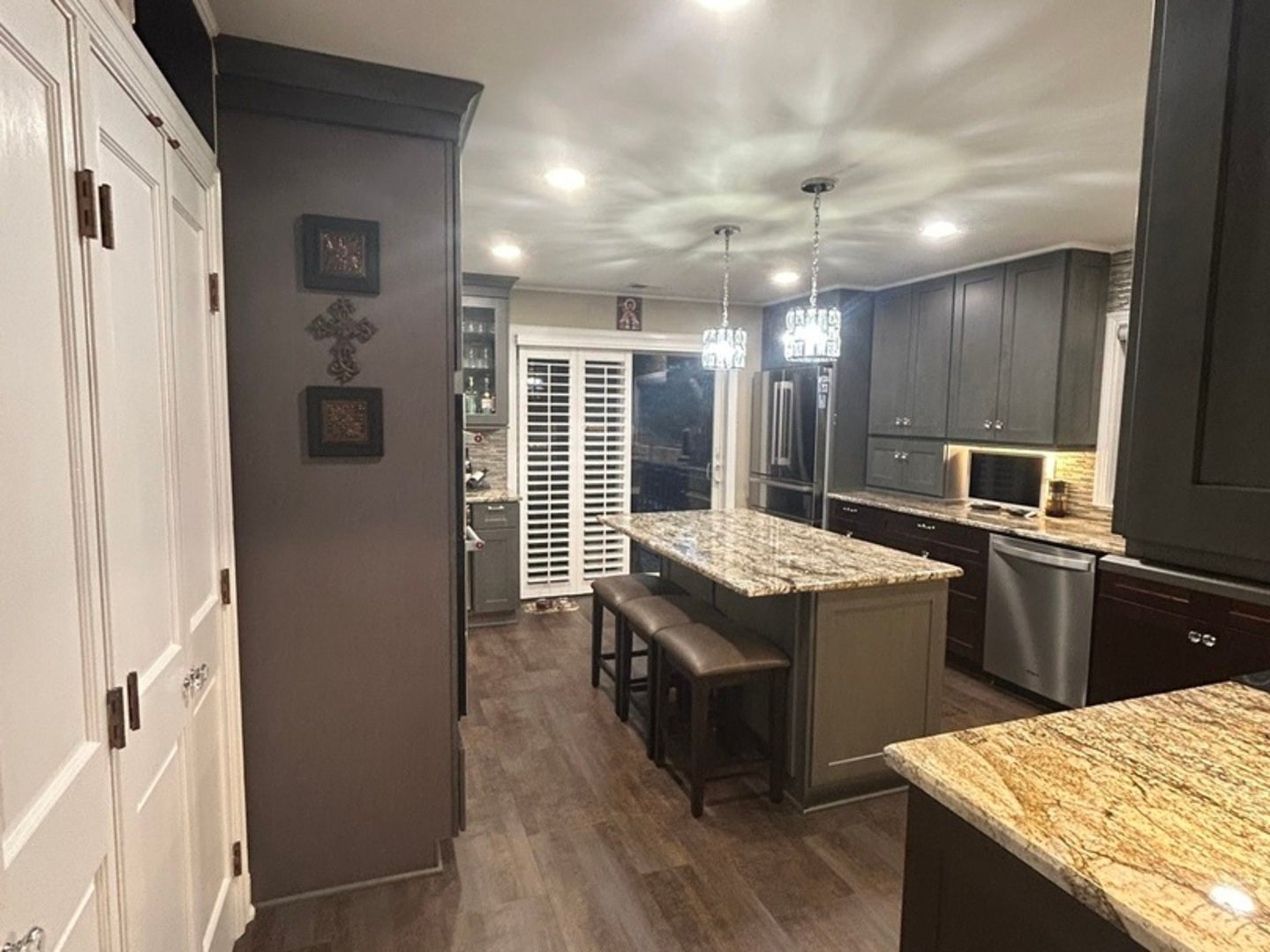 Oak Brook, Illinois, 60523, United States, 2 Bedrooms Bedrooms, ,2 BathroomsBathrooms,Residential,Active,2028166