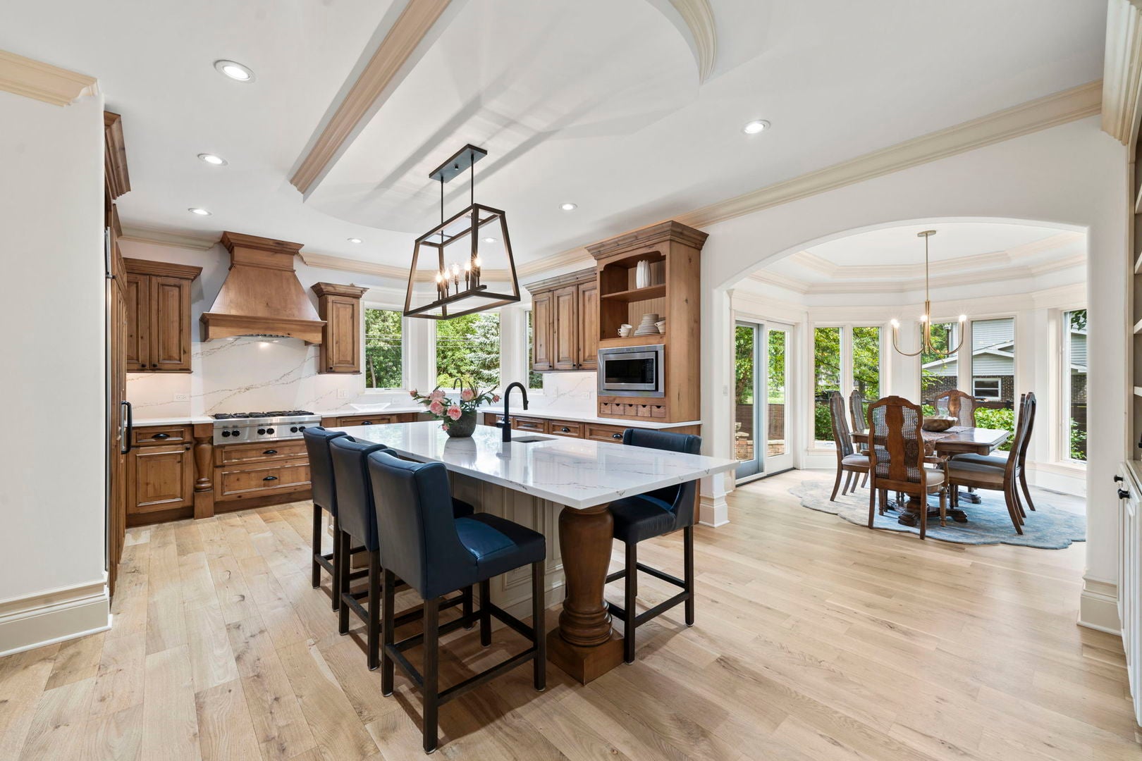Wheaton, Illinois, 60187, United States, 6 Bedrooms Bedrooms, ,5 BathroomsBathrooms,Residential,Active,1926883