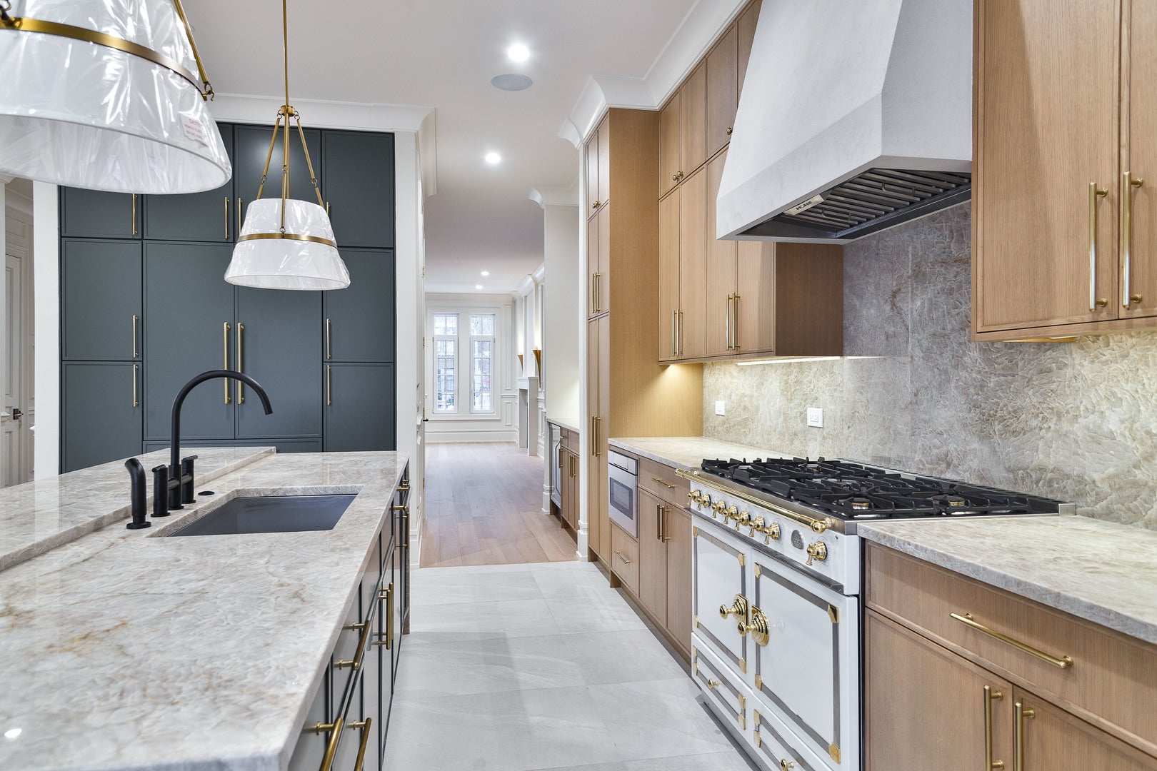 Chicago, Illinois, 60618, United States, 5 Bedrooms Bedrooms, ,5 BathroomsBathrooms,Residential,Active,2007948