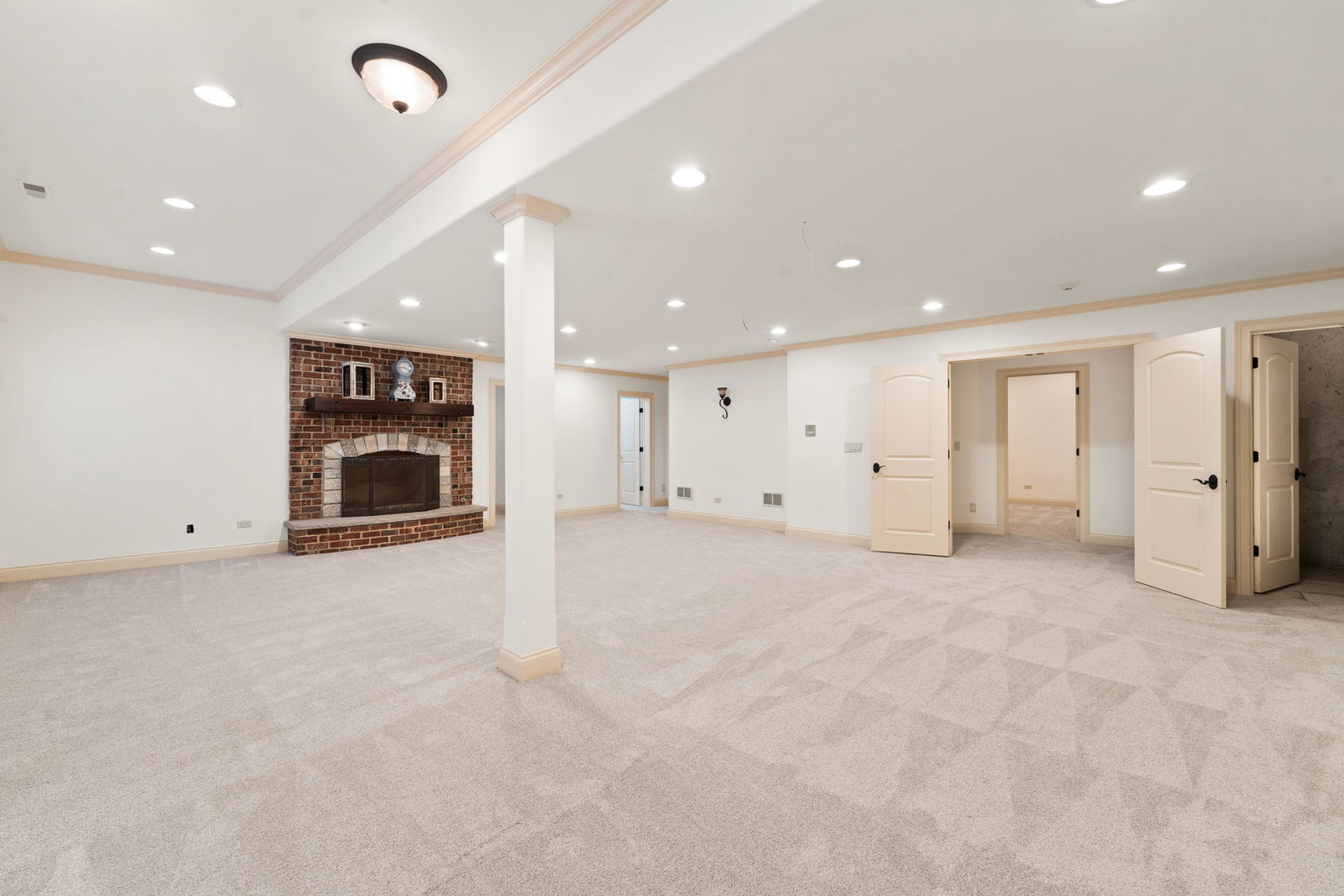 Wheaton, Illinois, 60187, United States, 6 Bedrooms Bedrooms, ,5 BathroomsBathrooms,Residential,Active,1926883