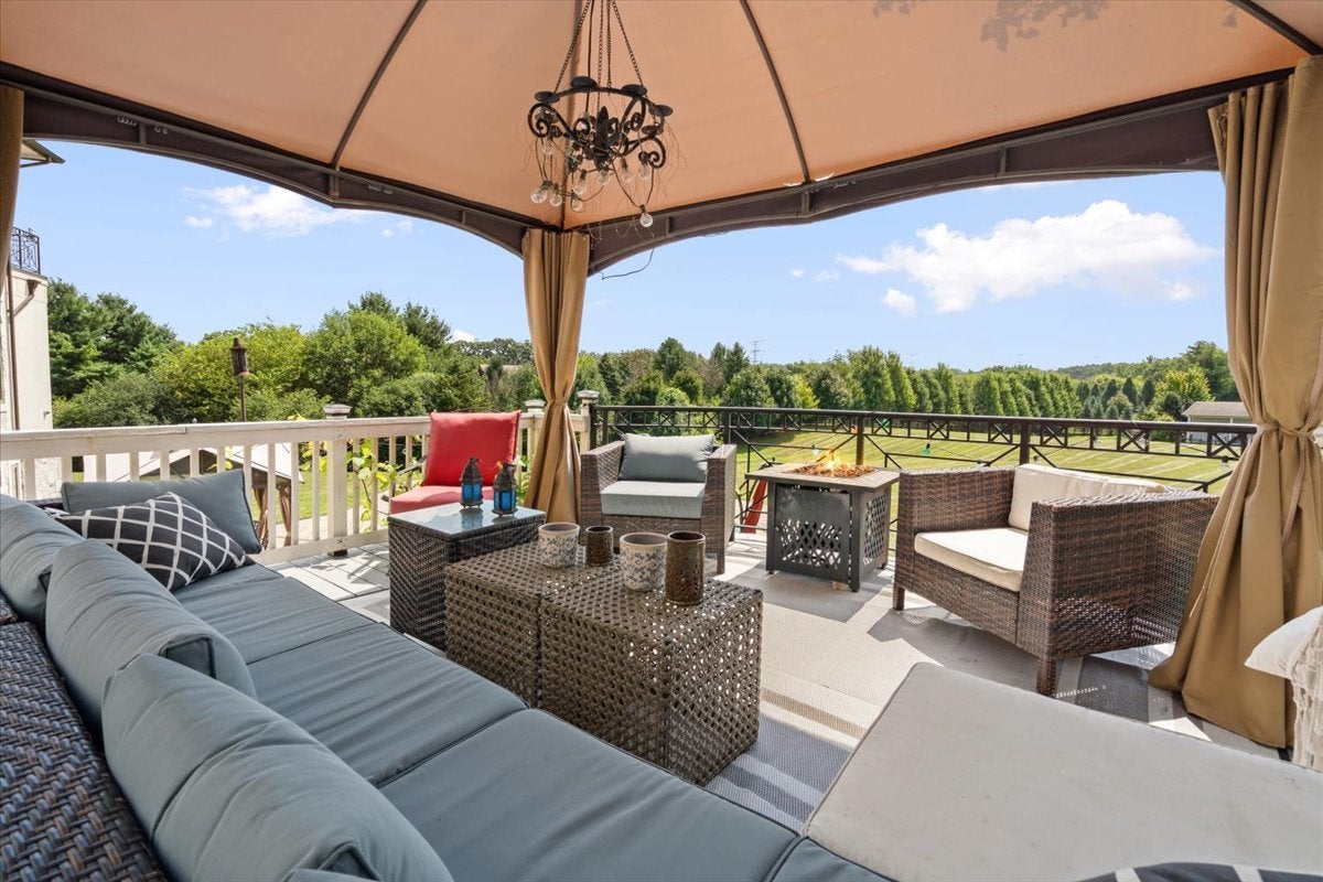 Barrington, Illinois, 60010, United States, 5 Bedrooms Bedrooms, ,7 BathroomsBathrooms,Residential,Active,1914793