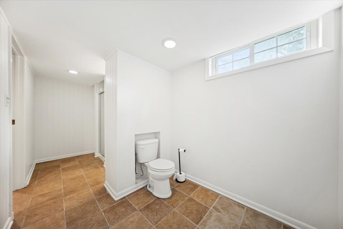 Park Ridge, Illinois, 60068, United States, 5 Bedrooms Bedrooms, ,3 BathroomsBathrooms,Residential,Active,1929446