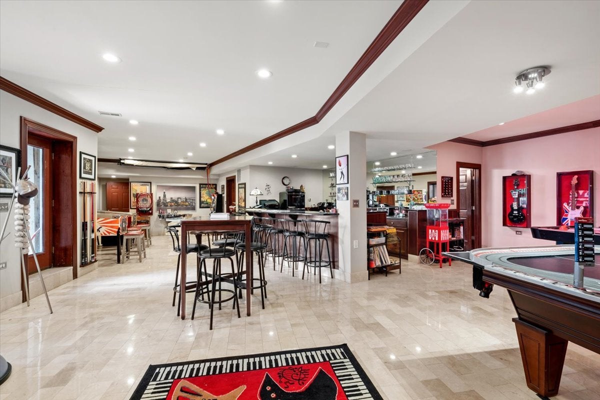 Barrington, Illinois, 60010, United States, 5 Bedrooms Bedrooms, ,7 BathroomsBathrooms,Residential,Active,1914793