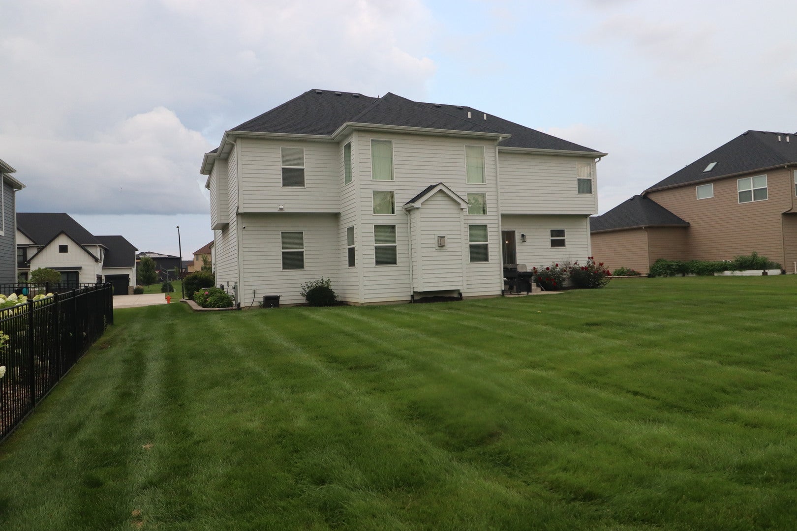 Naperville, Illinois, 60564, United States, 4 Bedrooms Bedrooms, ,3 BathroomsBathrooms,Residential,Active,1914808