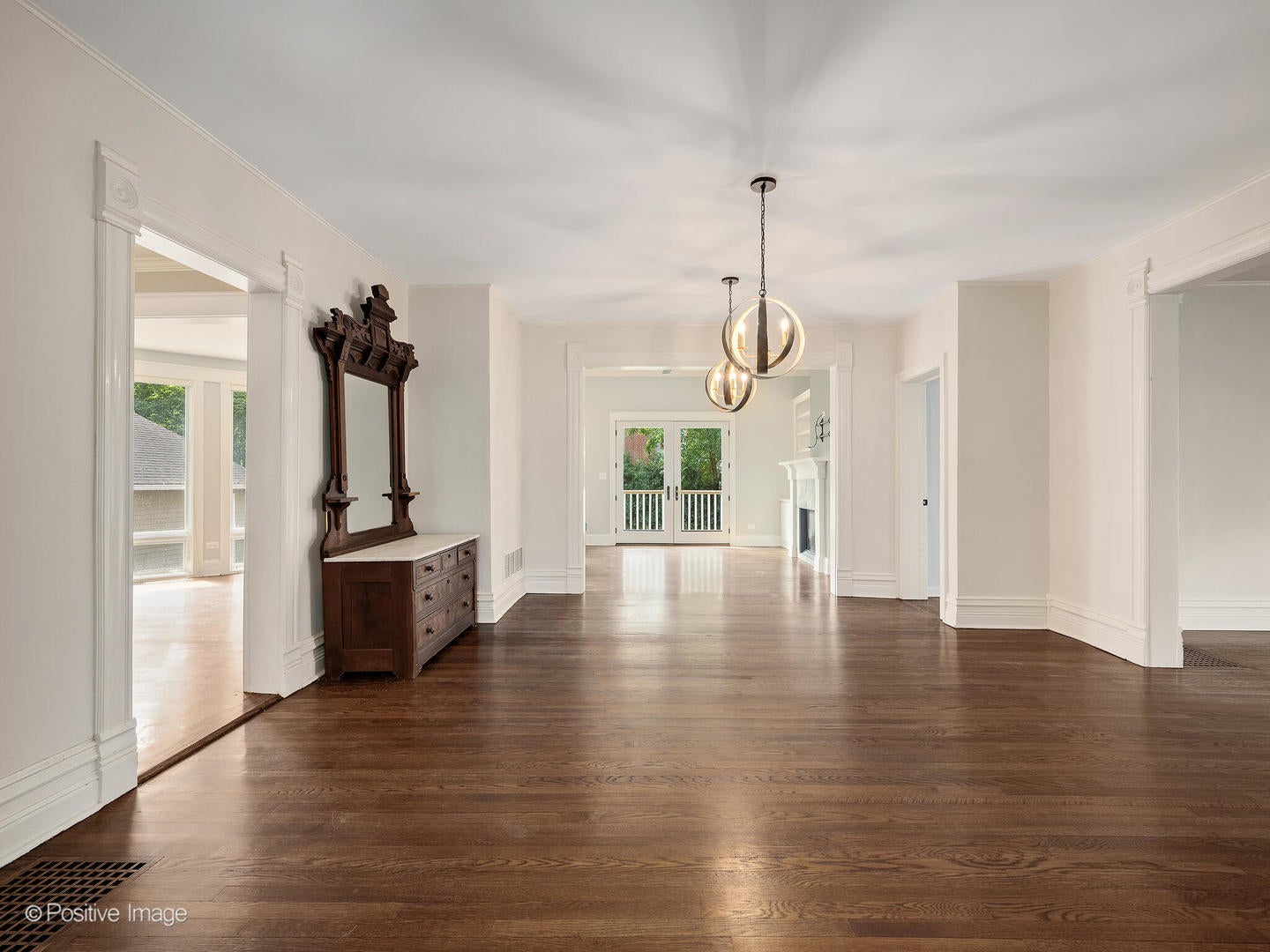 Wheaton, Illinois, 60187, United States, 4 Bedrooms Bedrooms, ,3 BathroomsBathrooms,Residential,Active,1922330