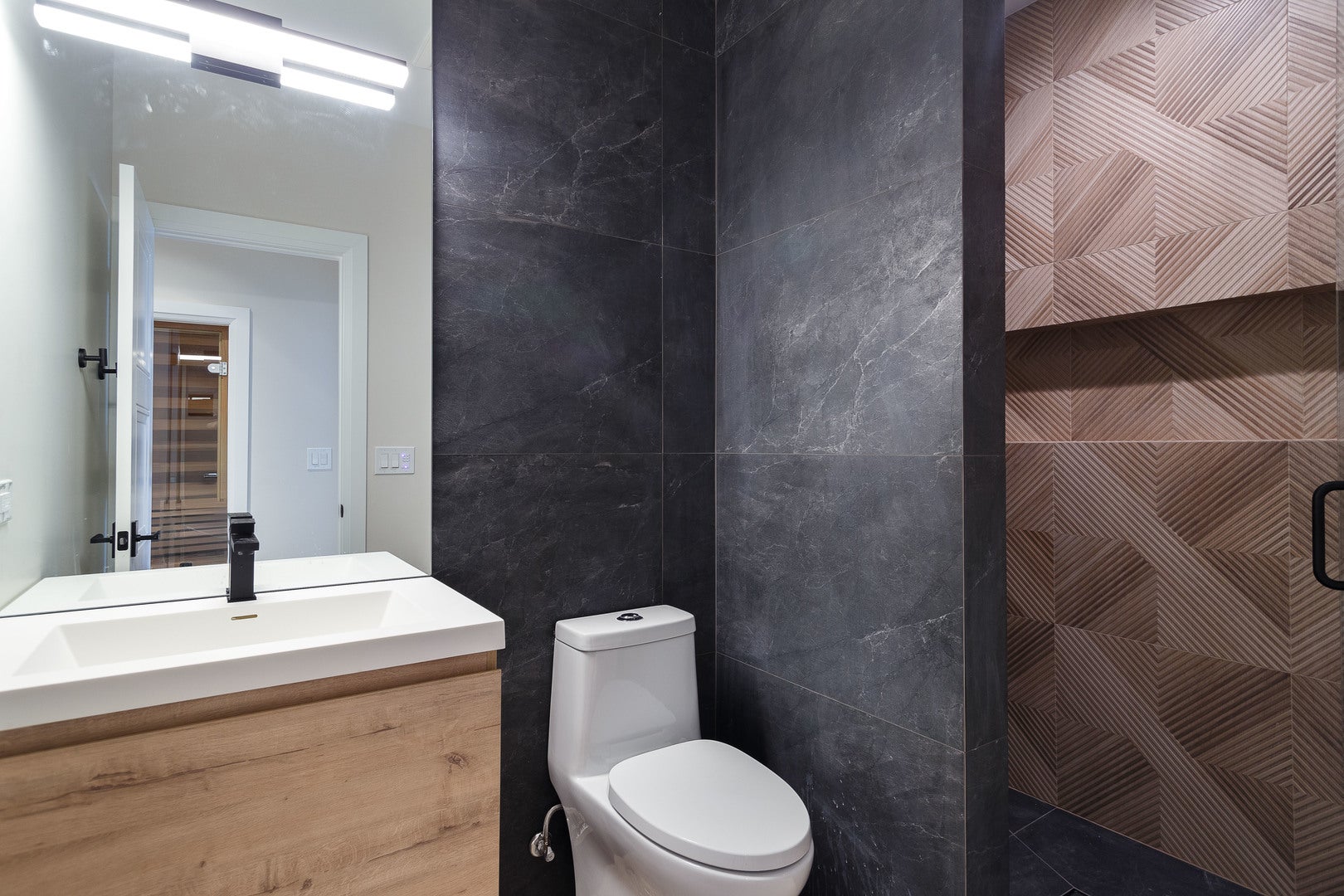 Chicago, Illinois, 60618, United States, 5 Bedrooms Bedrooms, ,5 BathroomsBathrooms,Residential,Active,1988433