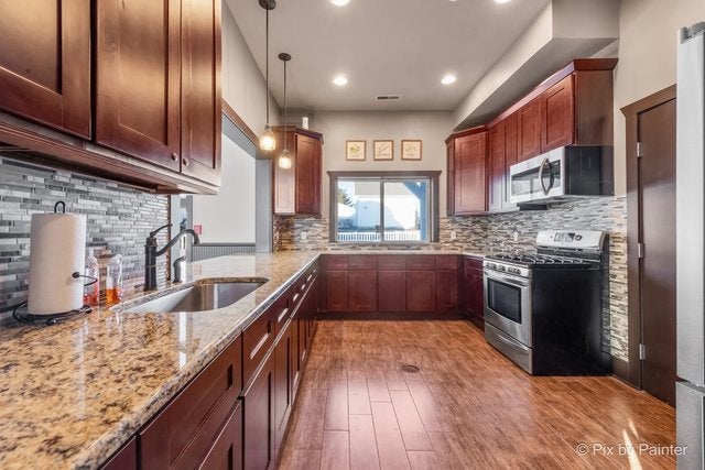 St. Charles, Illinois, 60175, United States, 5 Bedrooms Bedrooms, ,5 BathroomsBathrooms,Residential,Active,1959536