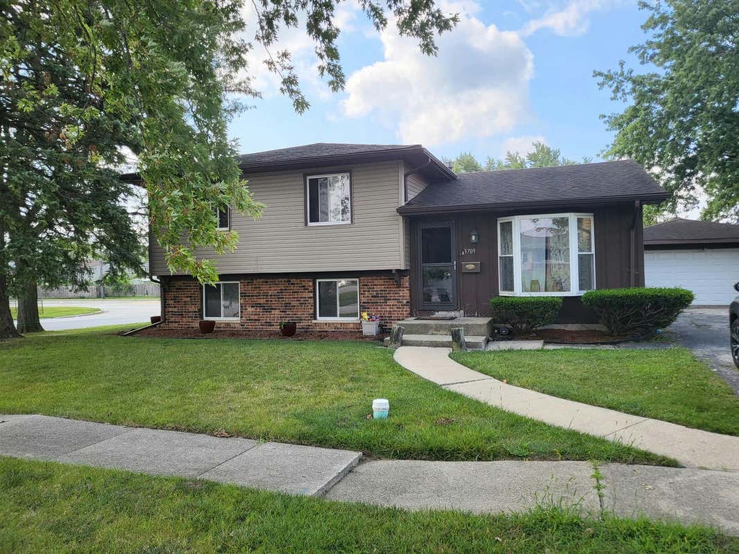 3709 WELLINGTON CT, HAZEL CREST, IL 60429, photo 1 of 8