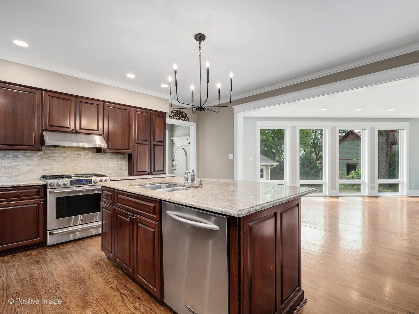 Wheaton, Illinois, 60187, United States, 4 Bedrooms Bedrooms, ,3 BathroomsBathrooms,Residential,Active,1922330