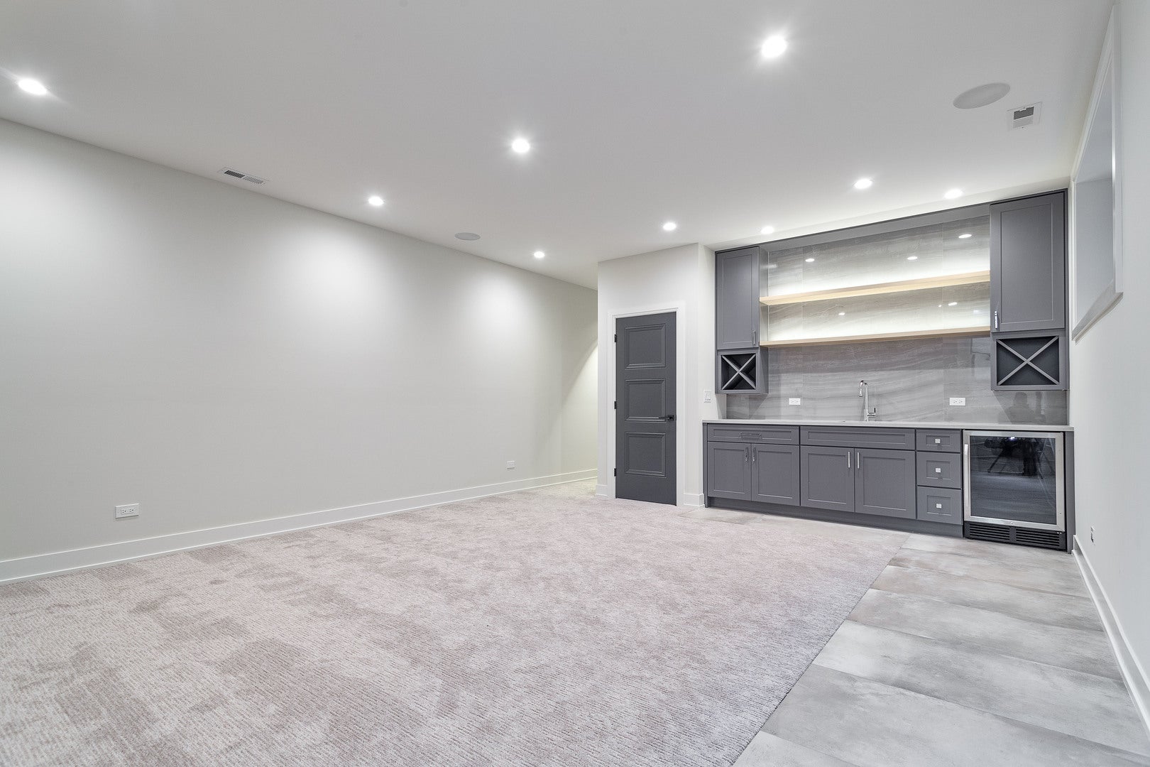 Chicago, Illinois, 60618, United States, 4 Bedrooms Bedrooms, ,5 BathroomsBathrooms,Residential,Active,1929682