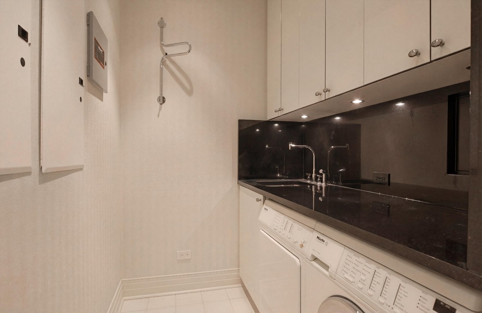 Chicago, Illinois, 60611, United States, 3 Bedrooms Bedrooms, ,4 BathroomsBathrooms,Residential,Active,2009382