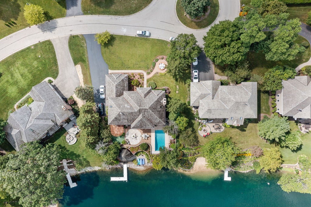 Libertyville, Illinois, 60048, United States, 4 Bedrooms Bedrooms, ,4 BathroomsBathrooms,Residential,Active,1943768