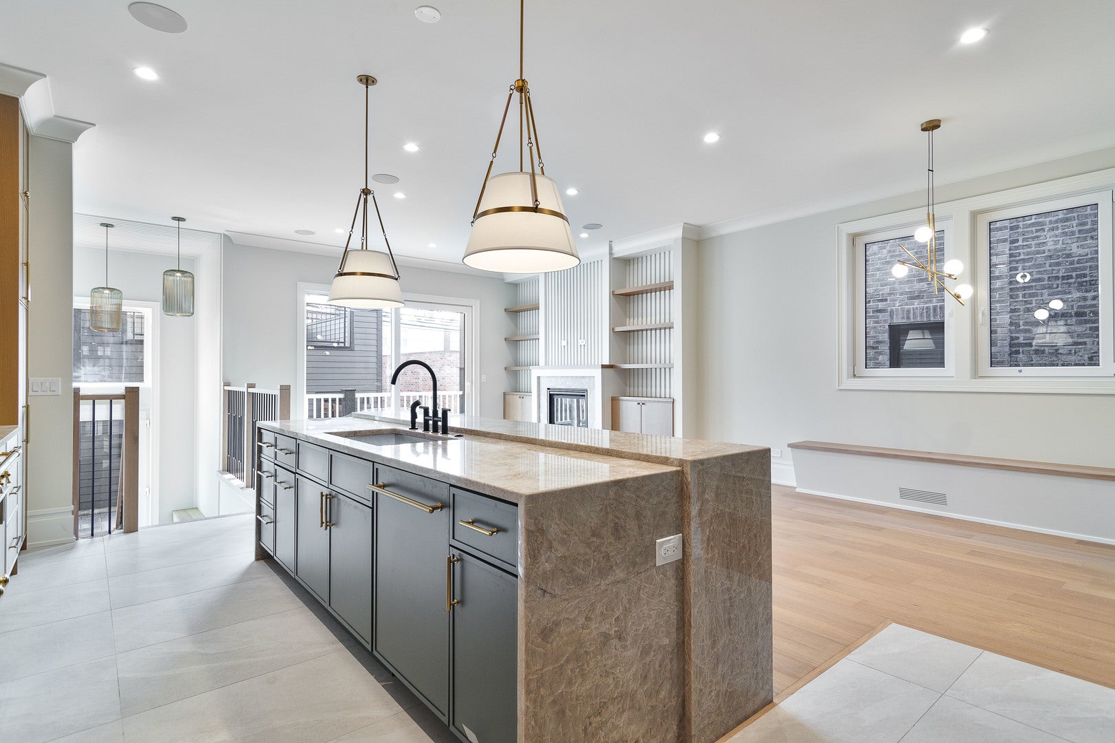 Chicago, Illinois, 60618, United States, 5 Bedrooms Bedrooms, ,5 BathroomsBathrooms,Residential,Active,2007948