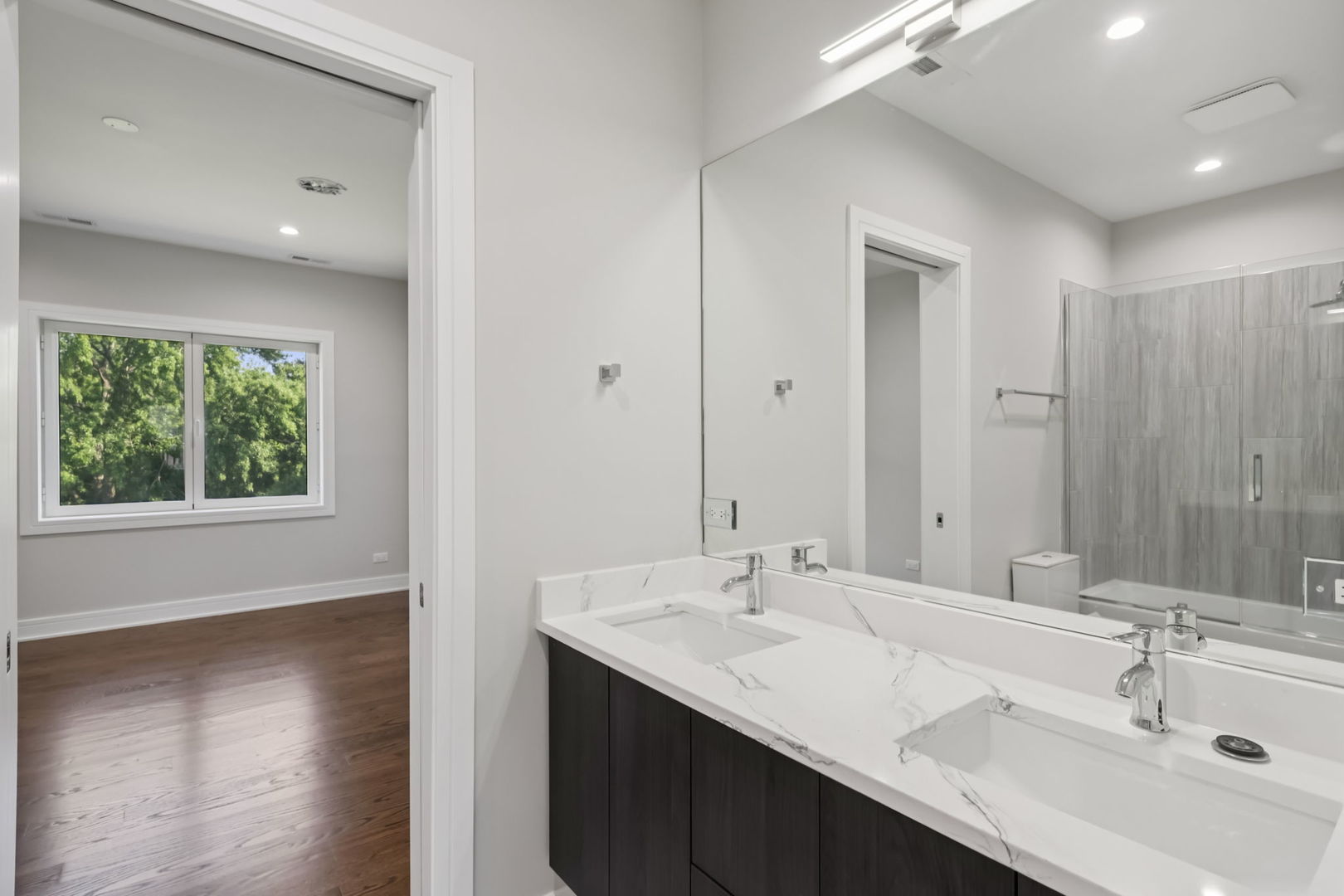 Northbrook, Illinois, 60062, United States, 6 Bedrooms Bedrooms, ,5 BathroomsBathrooms,Residential,Active,1995288