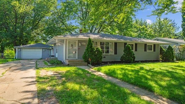 1304 CHARLOTTE DR, ROCKFORD, IL 61108, photo 3 of 26
