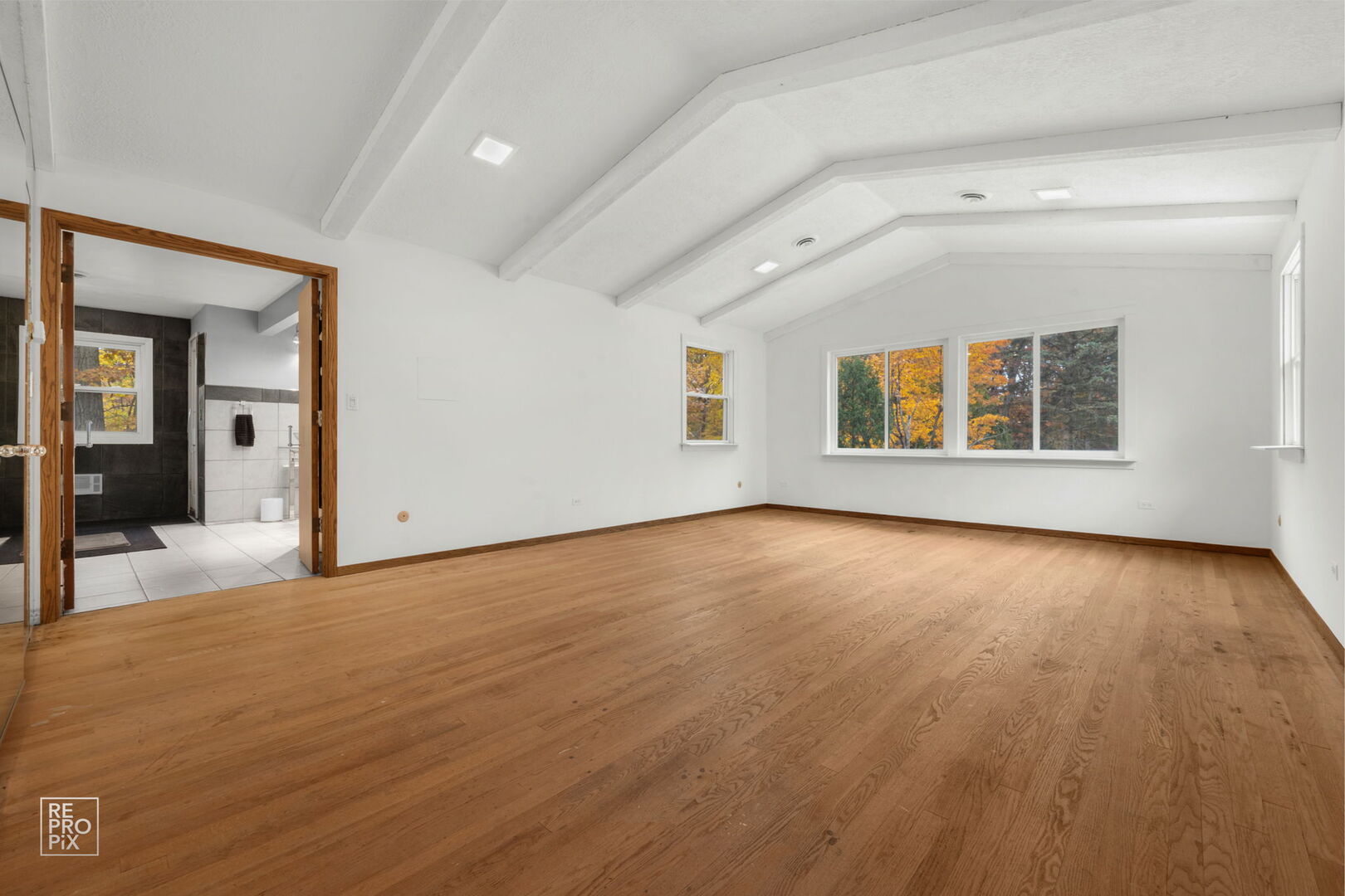 Wadsworth, Illinois, 60083, United States, 5 Bedrooms Bedrooms, ,6 BathroomsBathrooms,Residential,Active,1989775