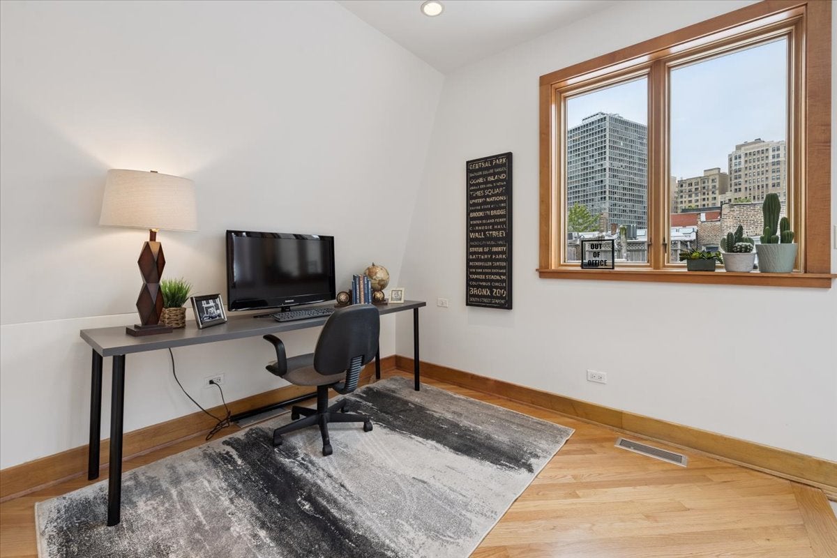 Chicago, Illinois, 60614, United States, 4 Bedrooms Bedrooms, ,5 BathroomsBathrooms,Residential,Active,1922312