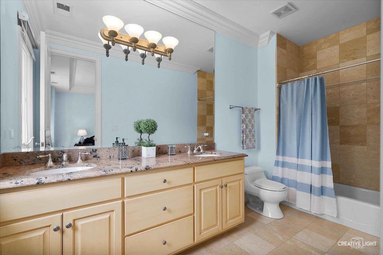 Oak Brook, Illinois, 60523, United States, ,7 BathroomsBathrooms,Residential,Active,1900406