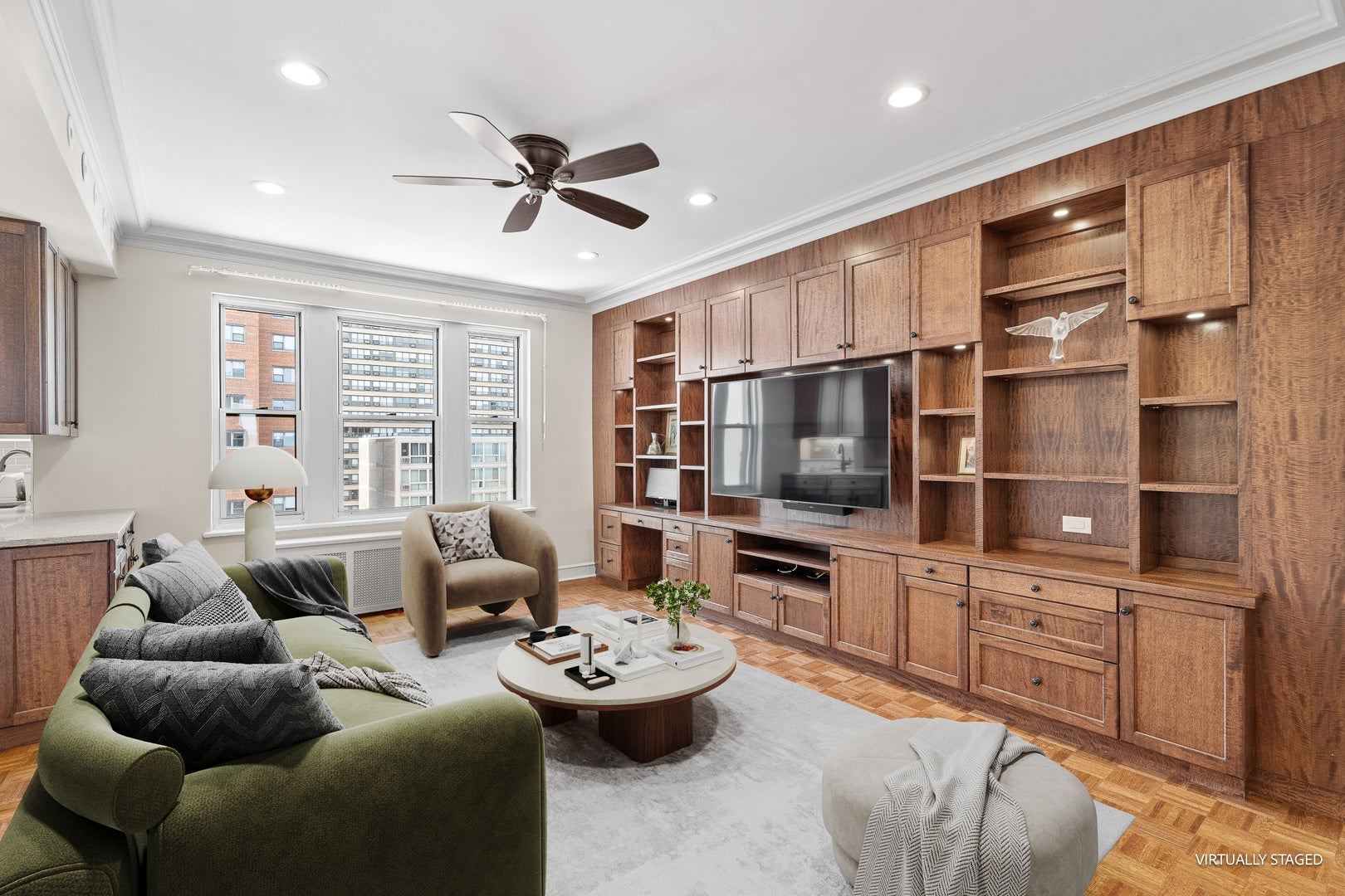 Chicago, Illinois, 60657, United States, 5 Bedrooms Bedrooms, ,4 BathroomsBathrooms,Residential,Active,1990638