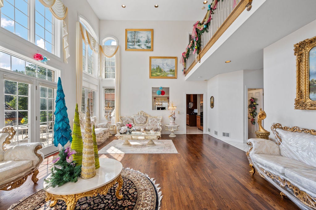 Libertyville, Illinois, 60048, United States, 4 Bedrooms Bedrooms, ,4 BathroomsBathrooms,Residential,Active,2009394