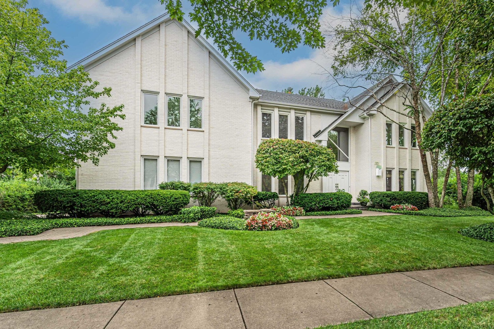 Buffalo Grove, Illinois, 60089, United States, 5 Bedrooms Bedrooms, ,5 BathroomsBathrooms,Residential,Active,1922274