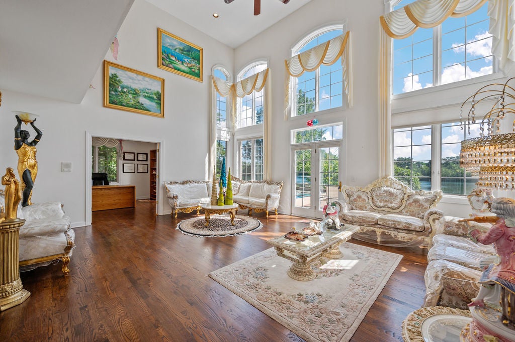 Libertyville, Illinois, 60048, United States, 4 Bedrooms Bedrooms, ,4 BathroomsBathrooms,Residential,Active,2009394