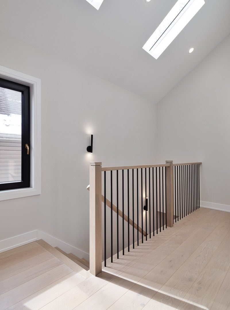 Chicago, Illinois, 60618, United States, 5 Bedrooms Bedrooms, ,5 BathroomsBathrooms,Residential,Active,1988433