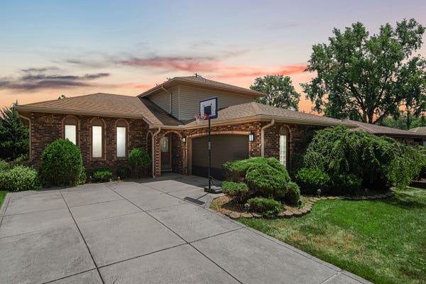 【PSA9】　N SR 18443 MAPLE ST, LANSING, IL 60438 | RE/MAX