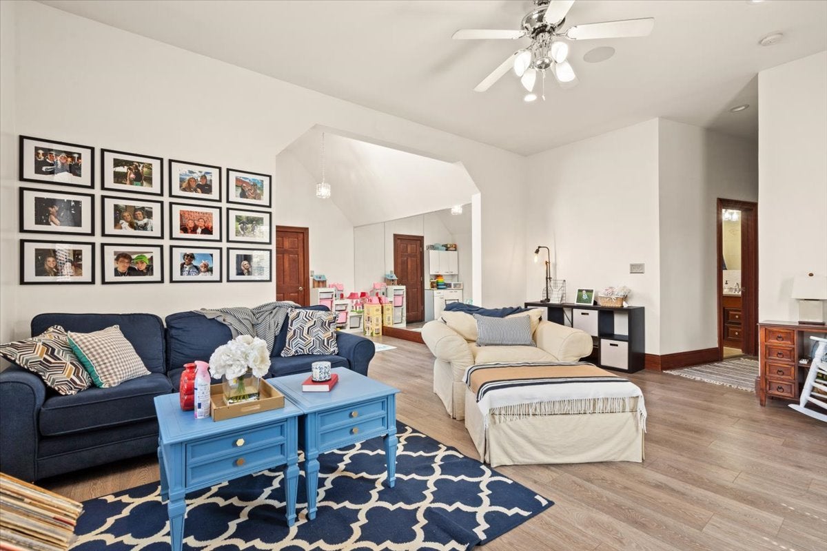 Barrington, Illinois, 60010, United States, 5 Bedrooms Bedrooms, ,7 BathroomsBathrooms,Residential,Active,1914793