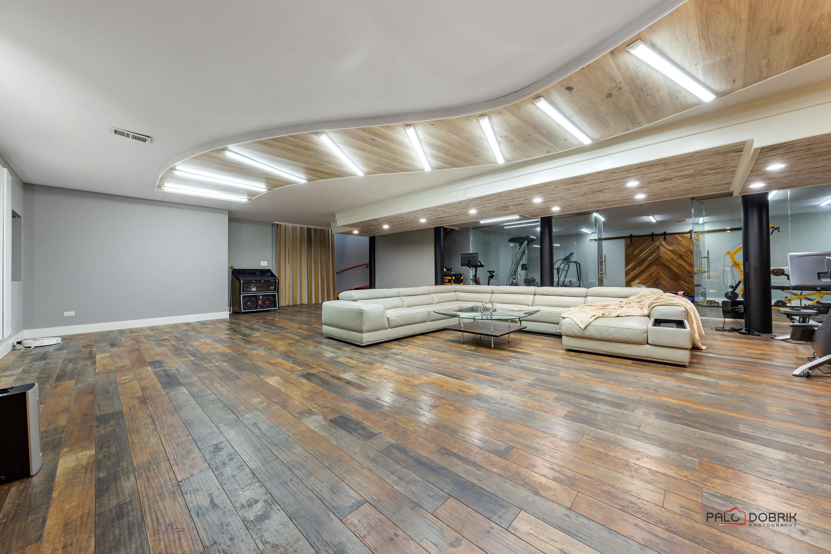 Northbrook, Illinois, 60062, United States, 6 Bedrooms Bedrooms, ,6 BathroomsBathrooms,Residential,Active,1929464