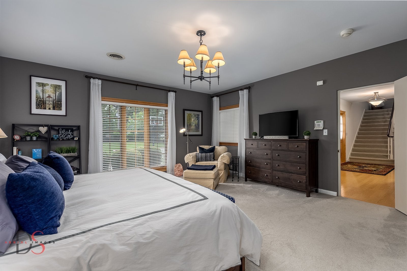 Ottawa, Illinois, 61350, United States, 4 Bedrooms Bedrooms, ,7 BathroomsBathrooms,Residential,Active,1953376