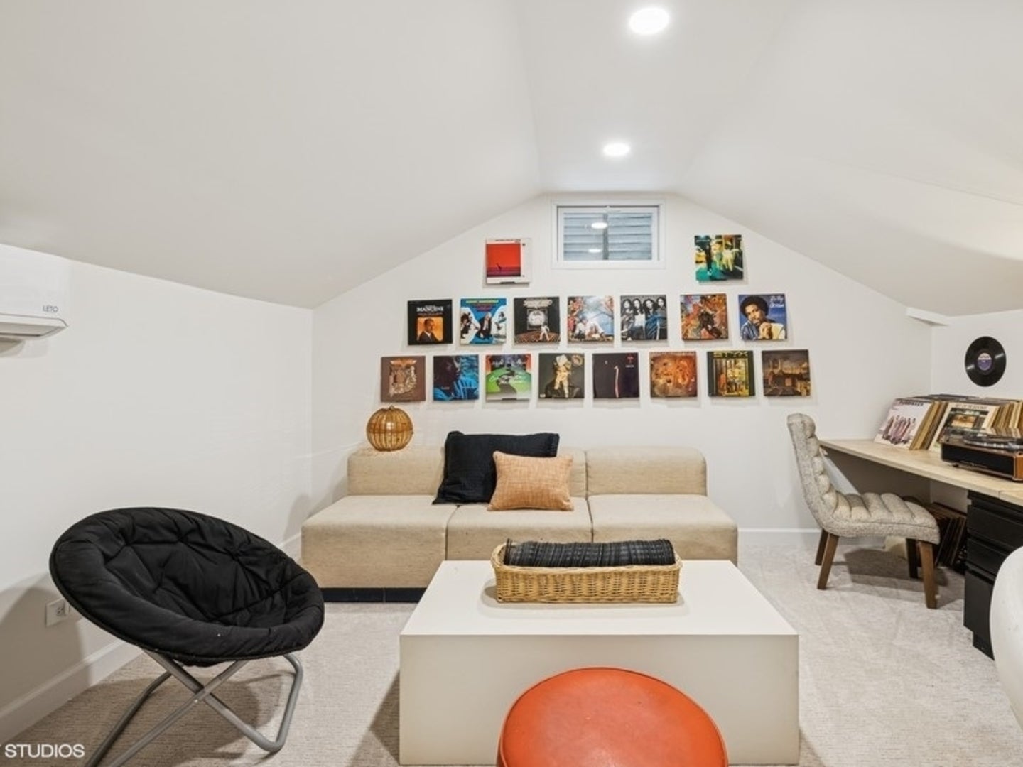 Barrington Hills, Illinois, 60010, United States, 6 Bedrooms Bedrooms, ,4 BathroomsBathrooms,Residential,Active,1987255