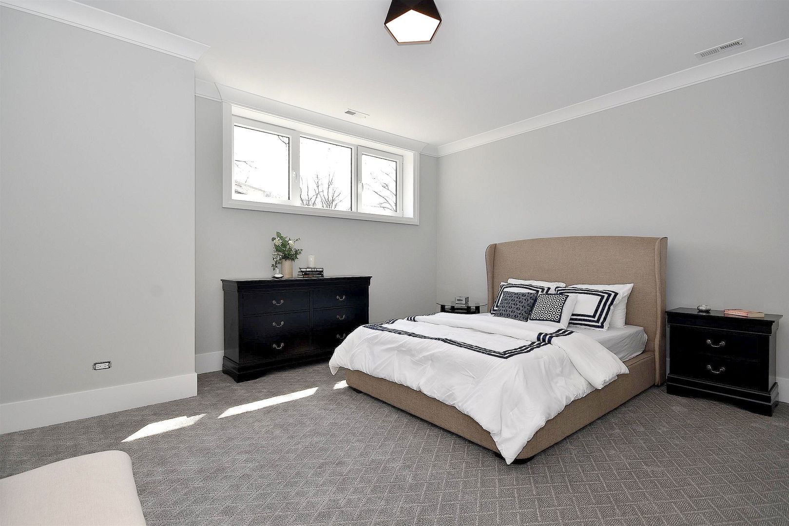 Chicago, Illinois, 60618, United States, 5 Bedrooms Bedrooms, ,5 BathroomsBathrooms,Residential,Active,1988433