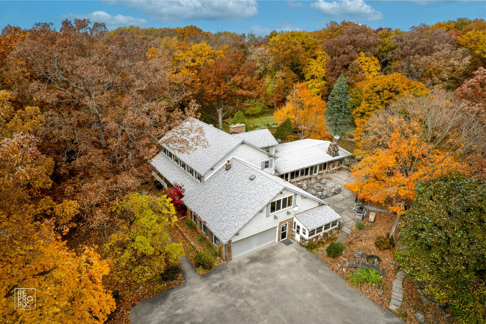 Wadsworth, Illinois, 60083, United States, 5 Bedrooms Bedrooms, ,6 BathroomsBathrooms,Residential,Active,1989775