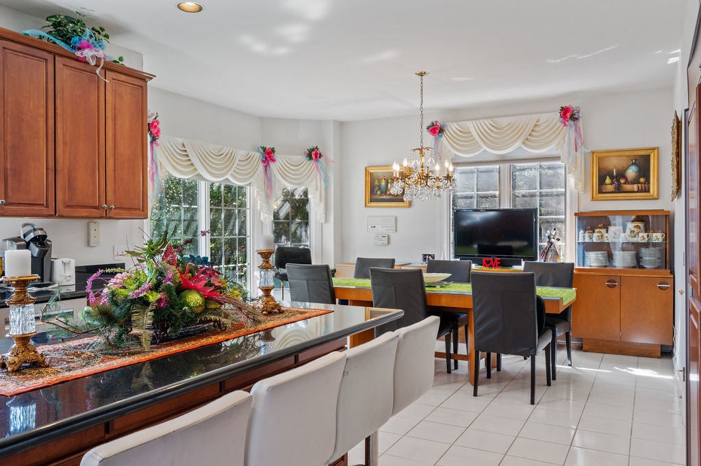 Libertyville, Illinois, 60048, United States, 4 Bedrooms Bedrooms, ,4 BathroomsBathrooms,Residential,Active,2009394