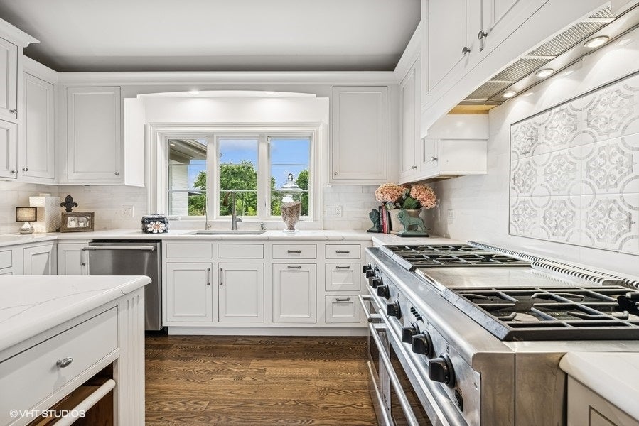 Barrington Hills, Illinois, 60010, United States, 6 Bedrooms Bedrooms, ,5 BathroomsBathrooms,Residential,Active,1987275