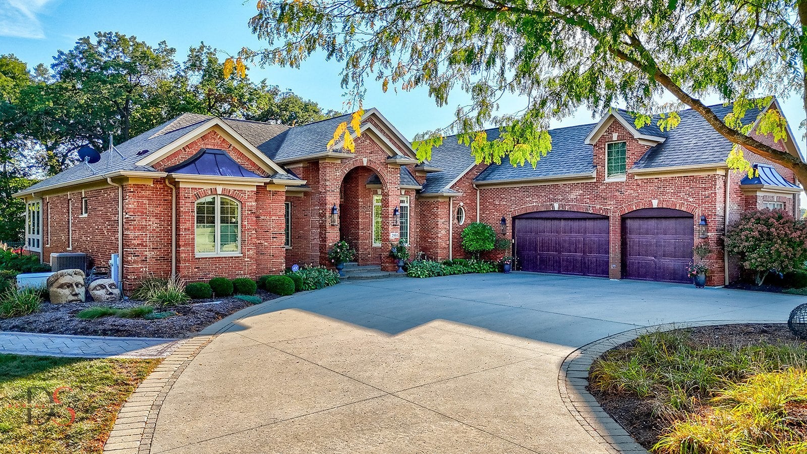 Ottawa, Illinois, 61350, United States, 4 Bedrooms Bedrooms, ,5 BathroomsBathrooms,Residential,Active,1953408