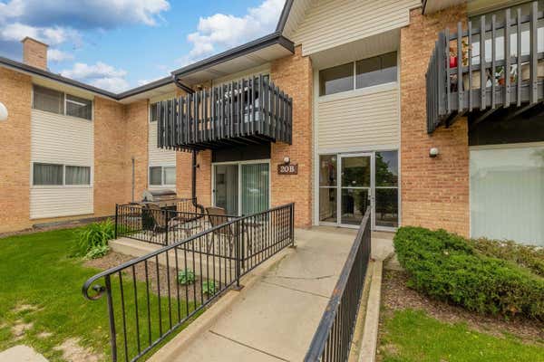 20 B KINGERY QUARTER # 108, WILLOWBROOK, IL 60527 - Image 1