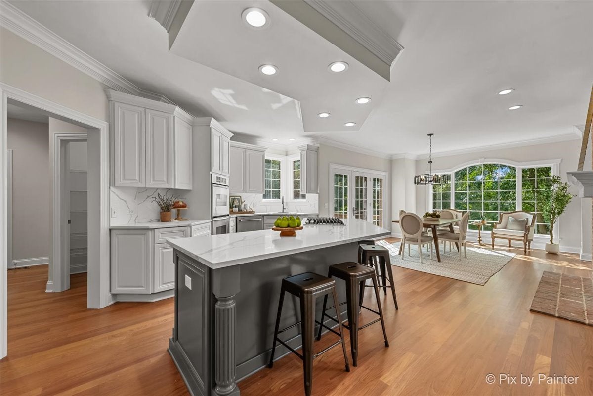 St. Charles, Illinois, 60175, United States, 5 Bedrooms Bedrooms, ,5 BathroomsBathrooms,Residential,Active,1959536