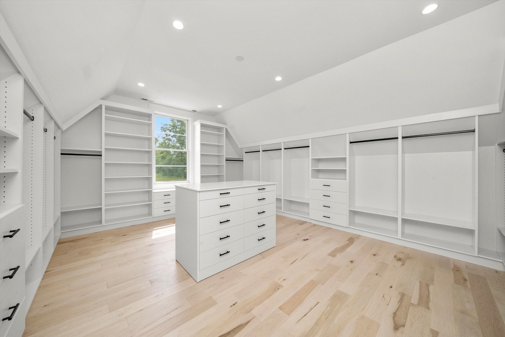 Burr Ridge, Illinois, 60527, United States, 6 Bedrooms Bedrooms, ,6 BathroomsBathrooms,Residential,Active,1929664