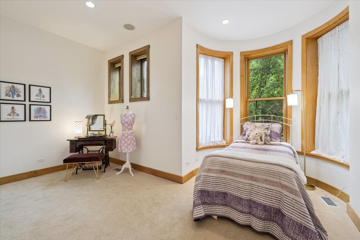 Chicago, Illinois, 60614, United States, 4 Bedrooms Bedrooms, ,5 BathroomsBathrooms,Residential,Active,1922312