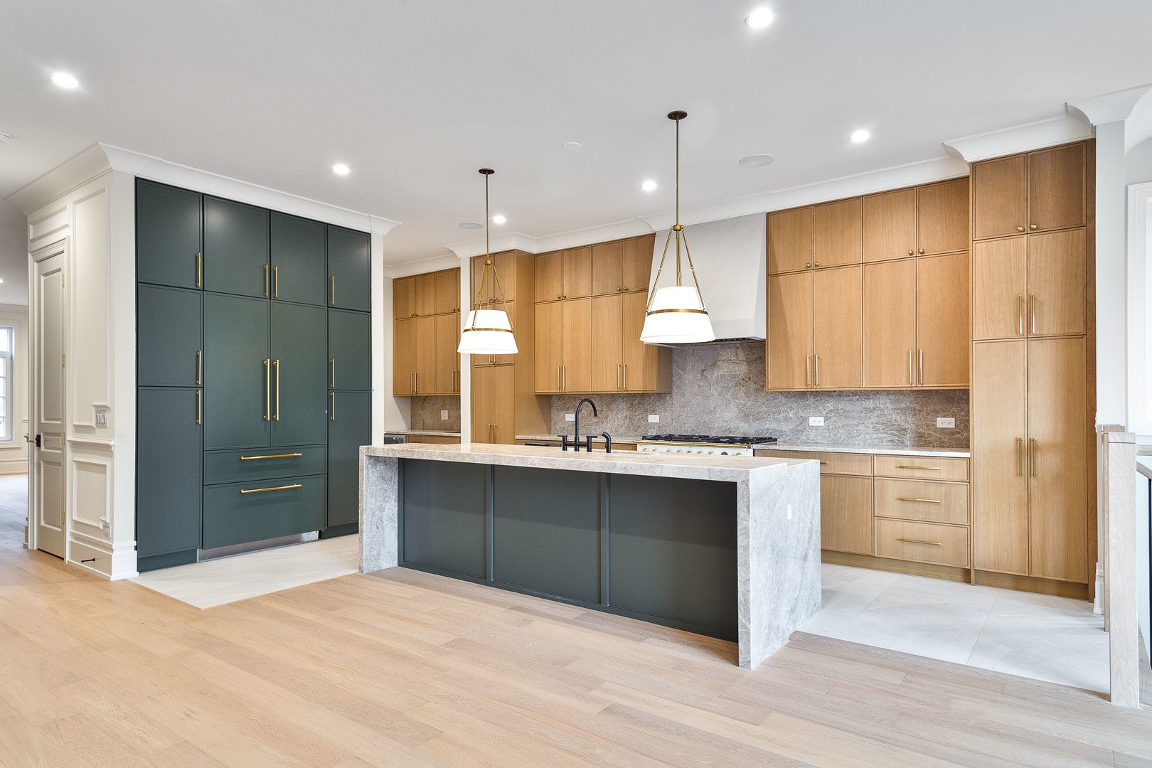 Chicago, Illinois, 60618, United States, 5 Bedrooms Bedrooms, ,5 BathroomsBathrooms,Residential,Active,2007948