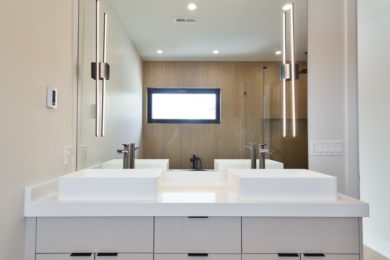 Chicago, Illinois, 60618, United States, 5 Bedrooms Bedrooms, ,5 BathroomsBathrooms,Residential,Active,1988433