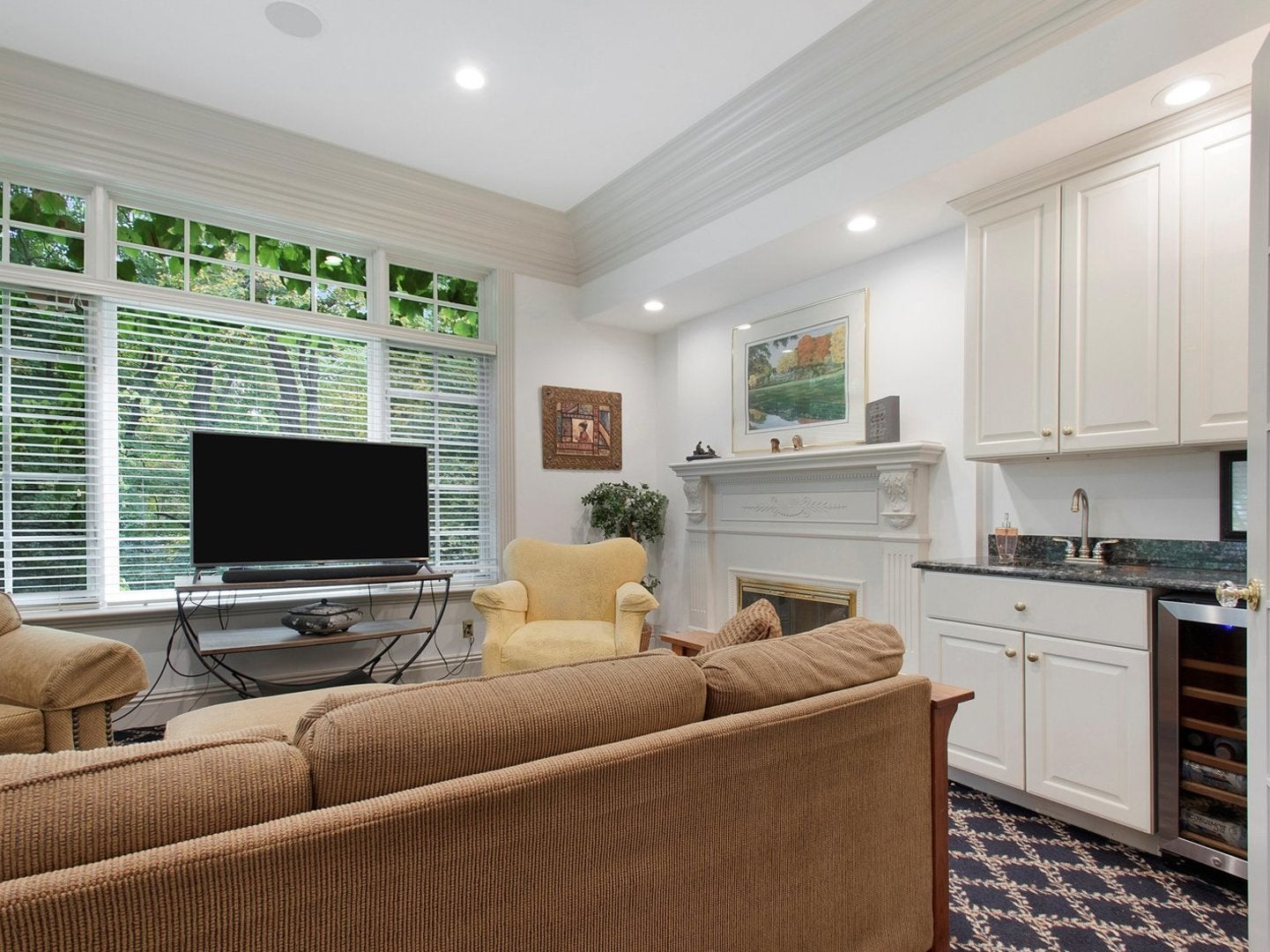 Rockford, Illinois, 61107, United States, 6 Bedrooms Bedrooms, ,7 BathroomsBathrooms,Residential,Active,1988460